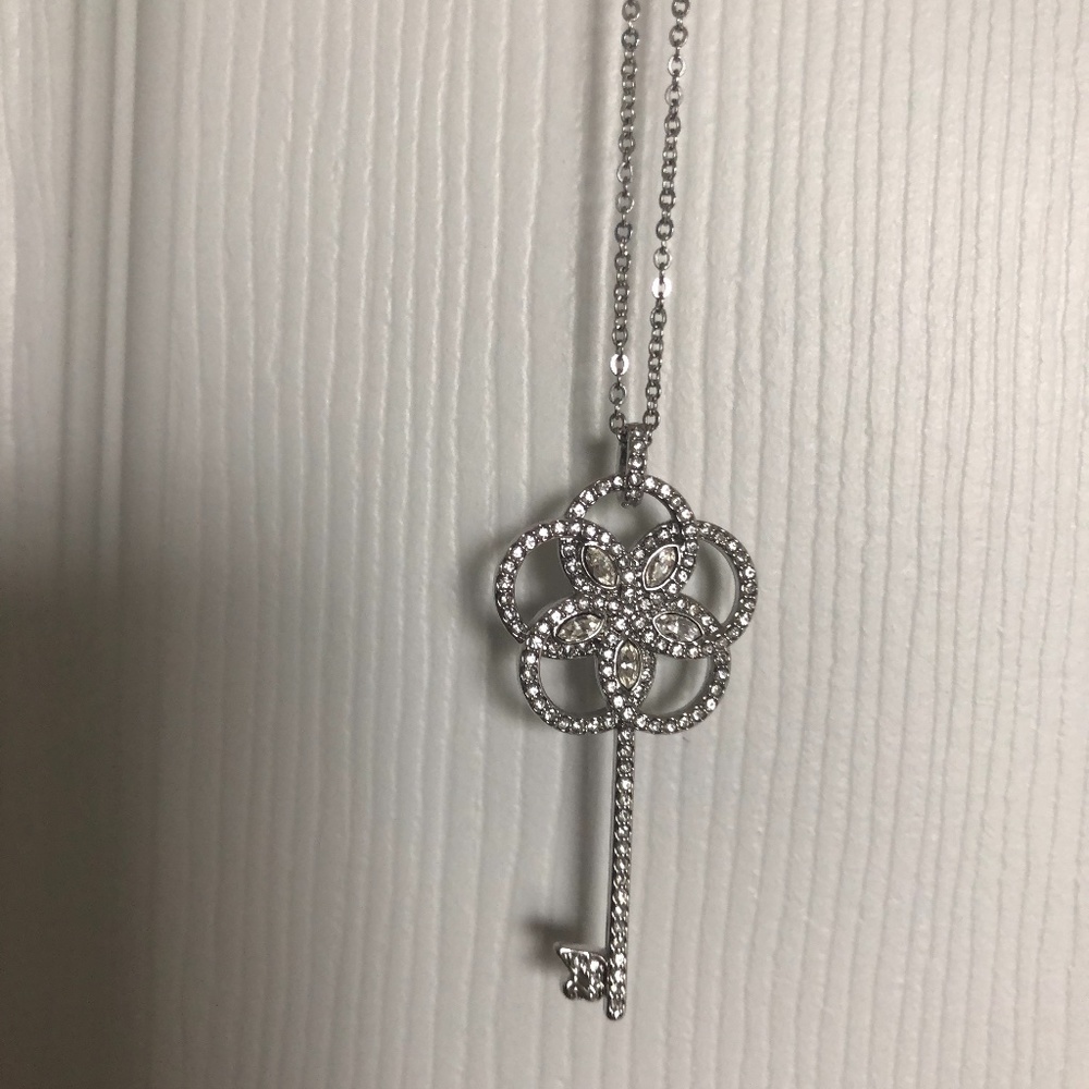 KEY PENDANT, WHITE, RHODIUM PLATED